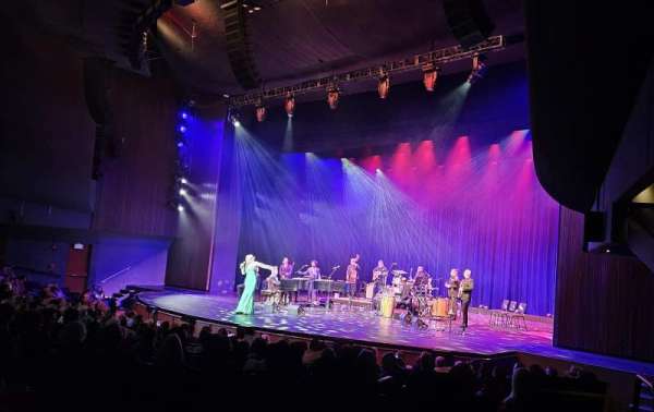 Haugh Performing Arts Center, bloc: Right, rangée: M, place: 1-2