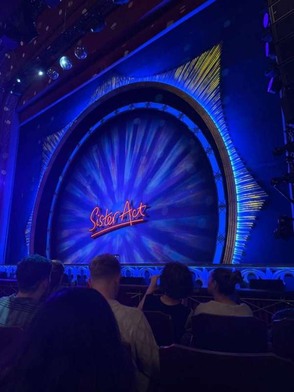Dominion Theatre, bloc: Stalls, rangée: D, place: 7