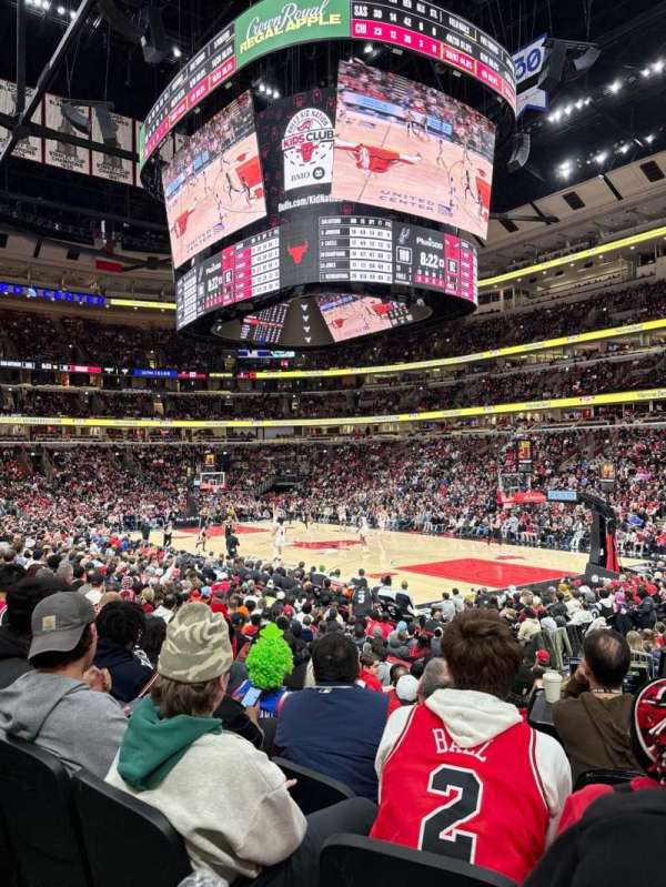 United Center, bloc: 120, place: 1