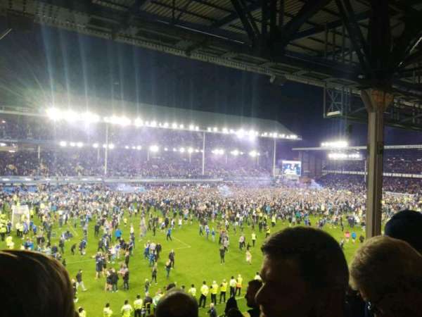 Goodison Park, bloc: UV1, rangée: H, place: 30