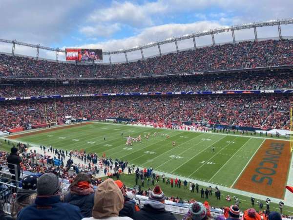 Empower Field at Mile High Stadium, bloc: 303, rangée: 7, place: 7