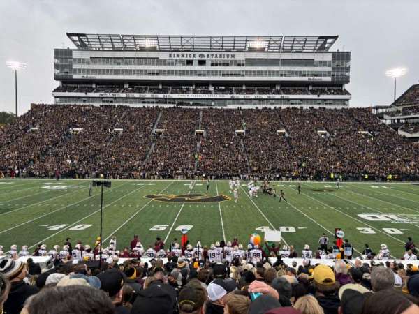 Kinnick Stadium, bloc: 105, rangée: 23, place: 21