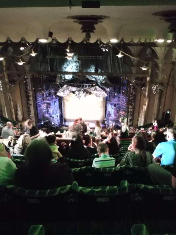 Apollo Victoria Theatre, bloc: Dress Circle, rangée: Y, place: 16