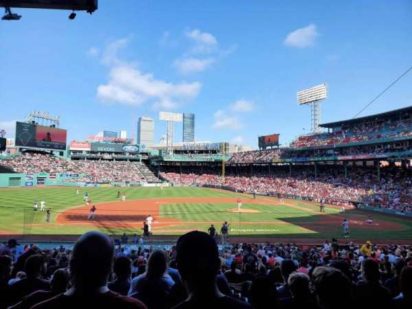 Fenway Park, bloc: Grandstand 26, rangée: 4, place: 13