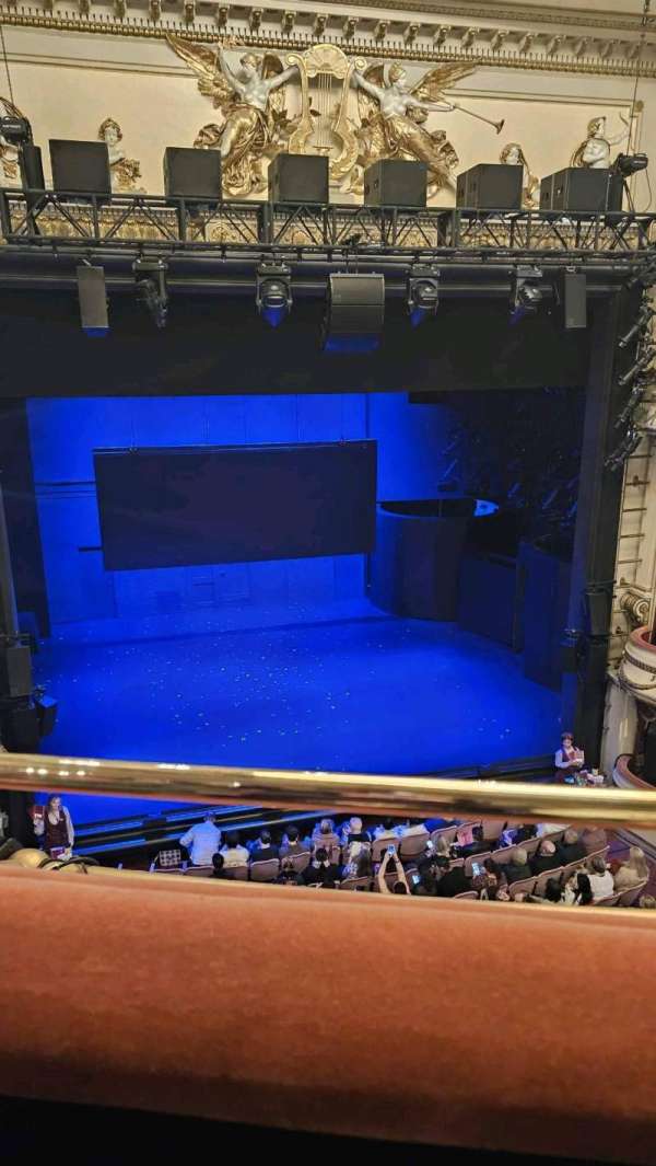 Noël Coward Theatre, bloc: Grand Circle, rangée: A, place: 21