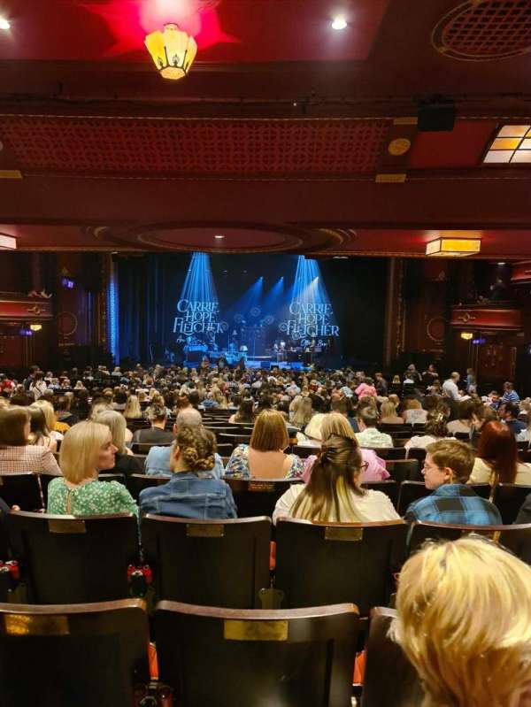 Mayflower Theatre, bloc: Stalls, rangée: YY, place: 16