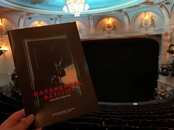 Ambassadors Theatre, bloc: Circle, rangée: H, place: 1