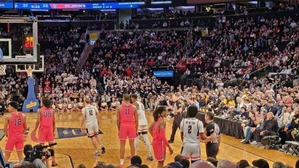 Madison Square Garden, bloc: 8, rangée: 11, place: 14