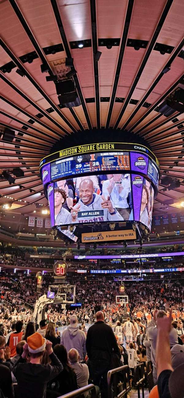 Madison Square Garden, bloc: 3, rangée: 14, place: 1