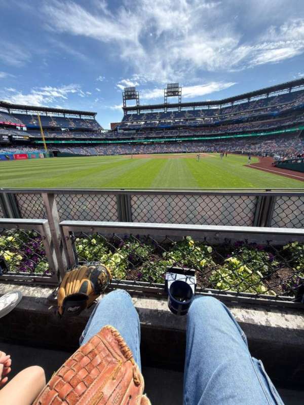 Citizens Bank Park, bloc: 142, rangée: 1, place: 10