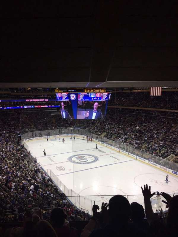 Madison Square Garden, bloc: 414, rangée: 4, place: 14
