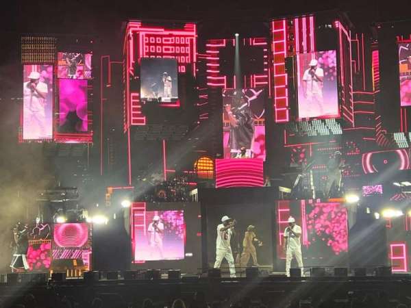 RBC Amphitheatre, bloc: 202, rangée: D, place: 14