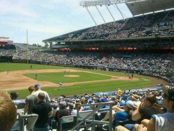 Kauffman Stadium, bloc: 217, rangée: EE, place: 11