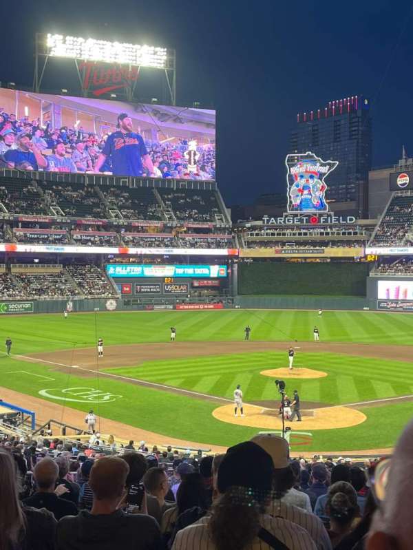 Target Field, bloc: 114, rangée: 23, place: 4