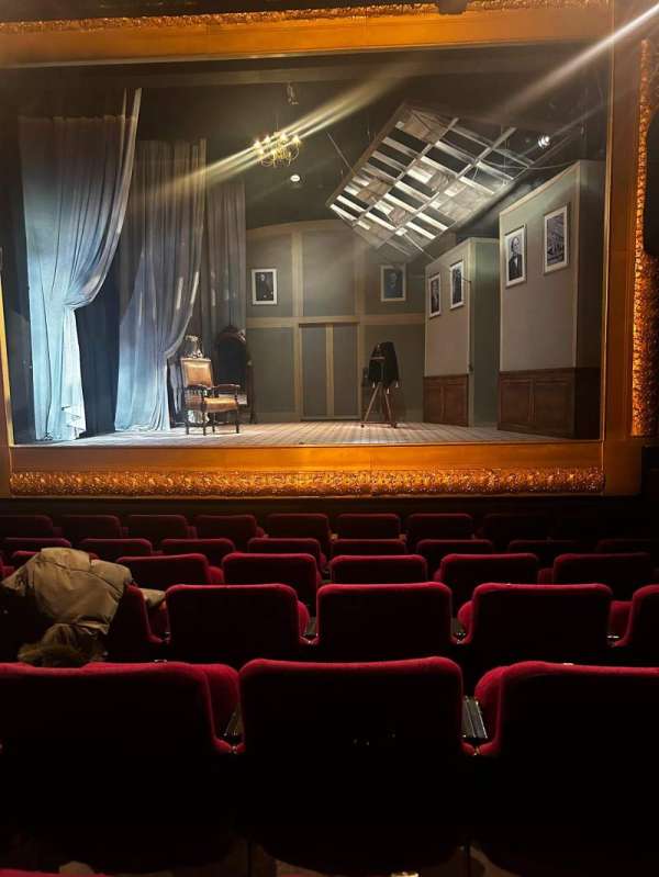 Charing Cross Theatre, bloc: Stalls, rangée: H, place: 5