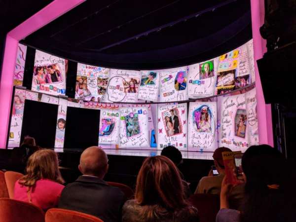 August Wilson Theatre, bloc: Orchestra R, rangée: D, place: 10