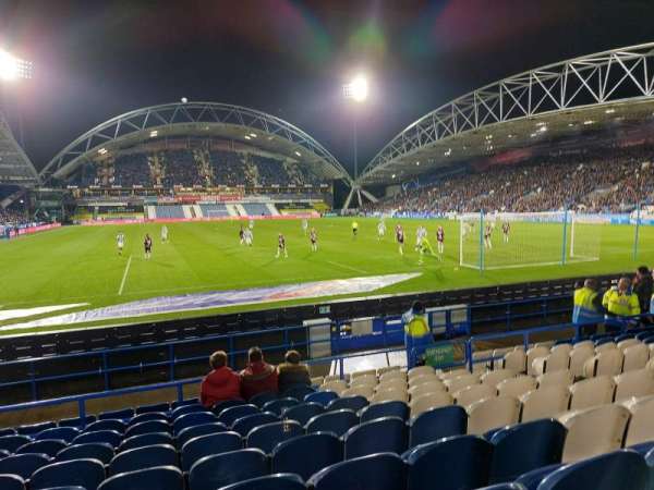 Accu Stadium, bloc: A05