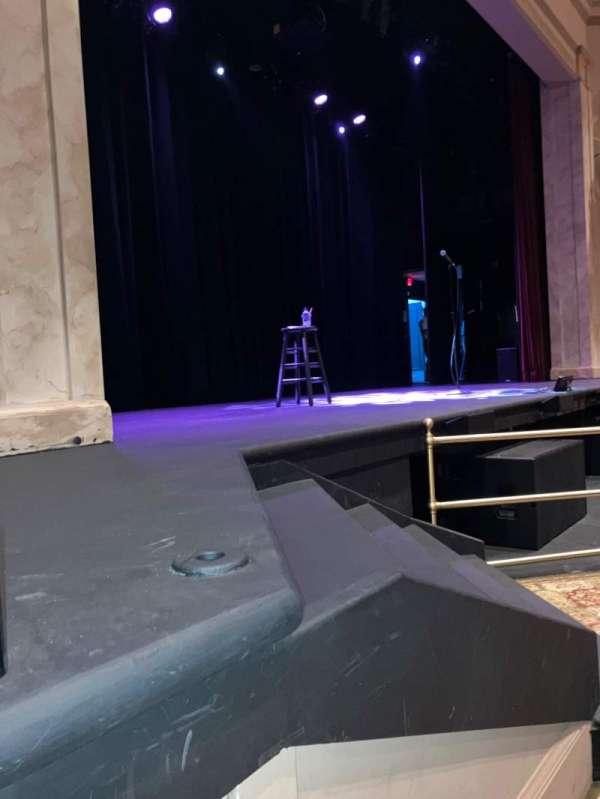 Westhampton Beach Performing Arts Center, bloc: Main Floor, rangée: A, place: 7