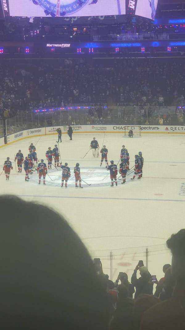Madison Square Garden, bloc: 113, rangée: 20, place: 5