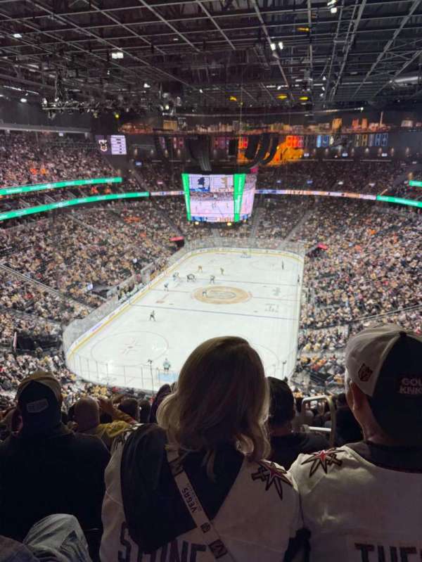 T-Mobile Arena, bloc: 215, rangée: K, place: 17