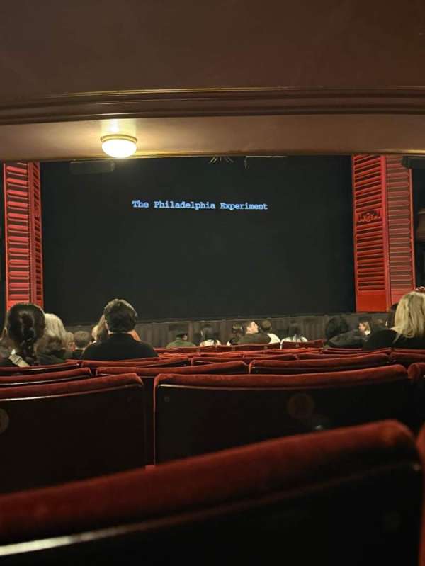 Phoenix Theatre, bloc: Stalls, rangée: Q, place: 23