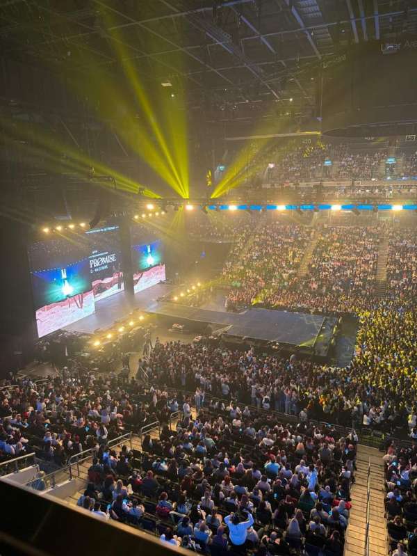 Uber Arena, bloc: 403, rangée: 1, place: 17