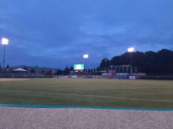 Joseph L. Bruno Stadium, bloc: 280, rangée: A, place: 1