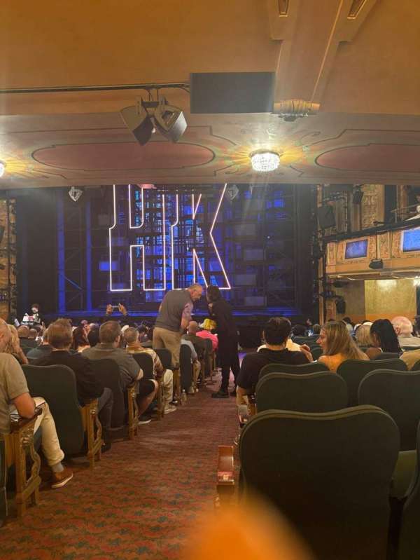 Shubert Theatre, bloc: Orchestra L, rangée: R, place: 1