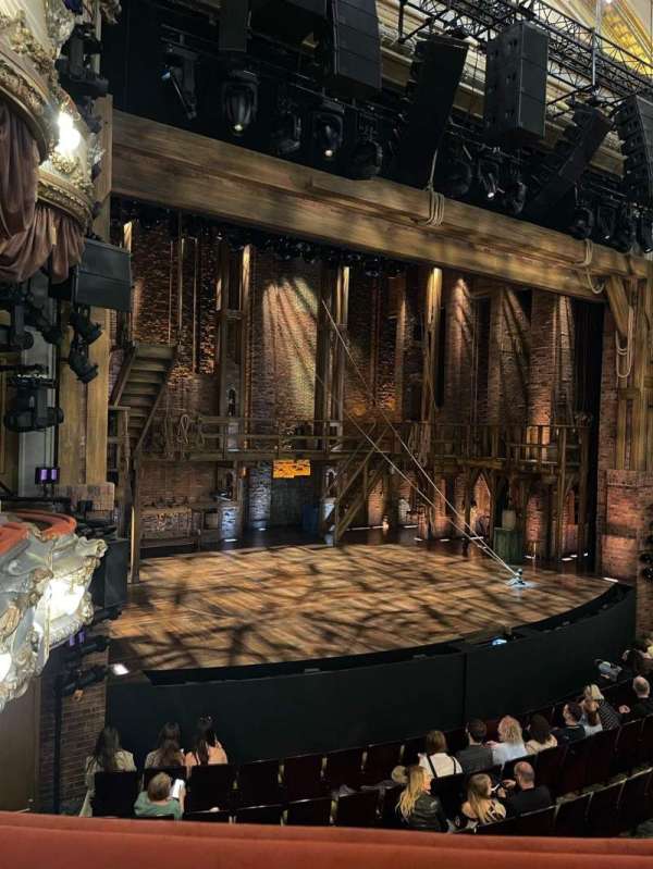 Victoria Palace Theatre, bloc: Royal Circle, rangée: A, place: 38