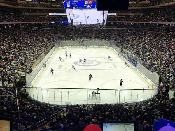Madison Square Garden, bloc: 204, rangée: SRO