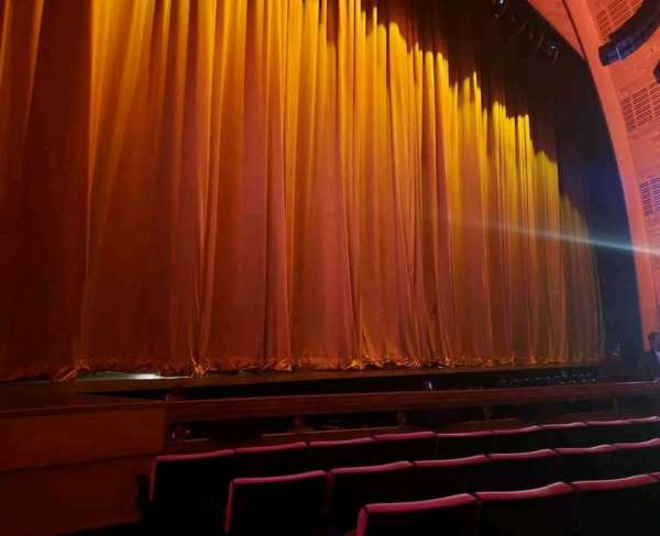 Radio City Music Hall, bloc: Orchestra 6, rangée: FF, place: 602