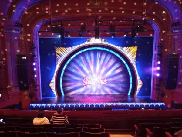 Dominion Theatre, bloc: Circle, rangée: F, place: 26
