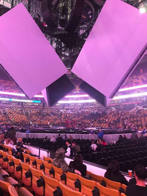 TD Garden, bloc: 21, rangée: 5, place: 3-4