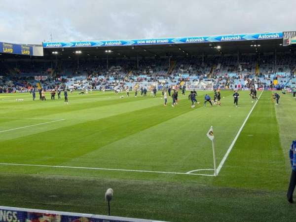 Elland Road, bloc: FA1, rangée: J, place: 4
