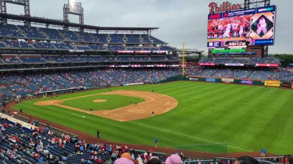 Citizens Bank Park, bloc: 210, rangée: 6, place: 3