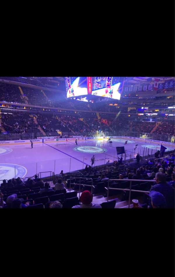 Madison Square Garden, bloc: 115, rangée: 15, place: 16