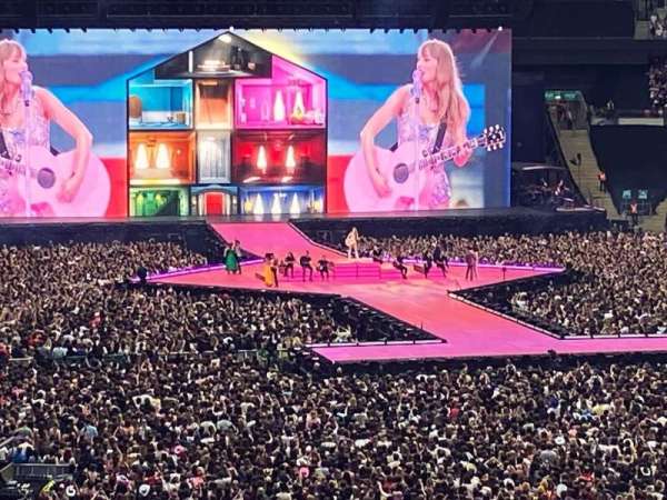 Wembley Stadium, bloc: 216, rangée: 6, place: 68
