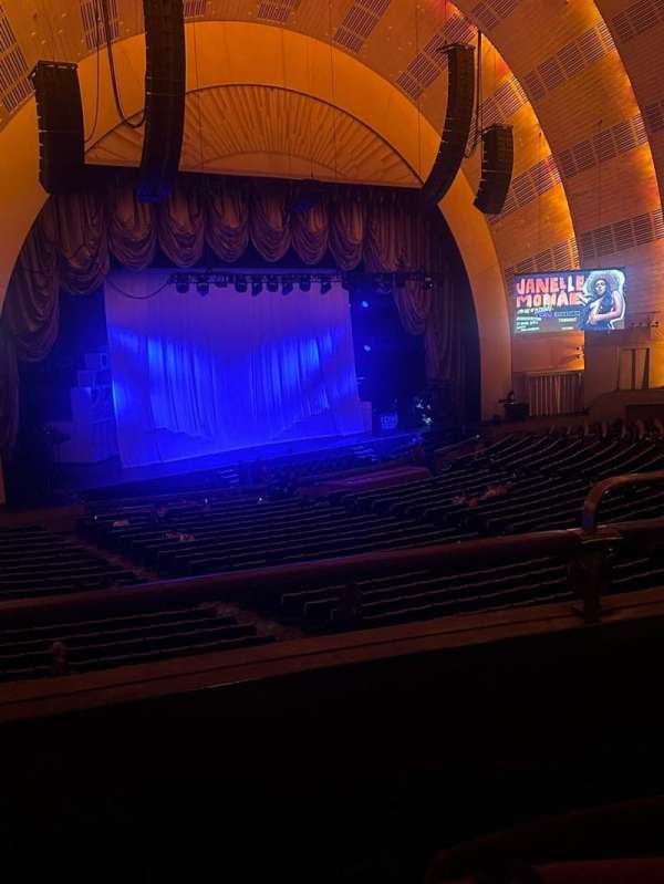 Radio City Music Hall, bloc: 1st Mezzanine 7, rangée: A, place: 704