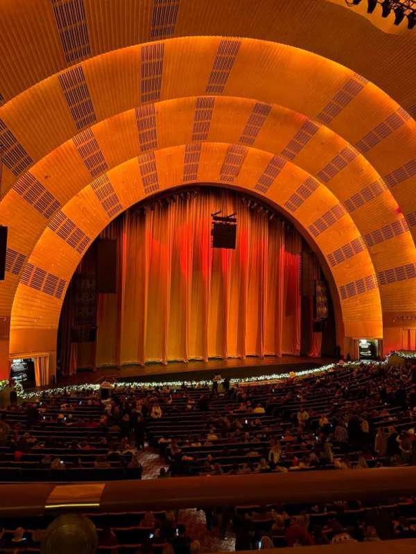 Radio City Music Hall, bloc: 1st Mezzanine 6, rangée: A, place: 610