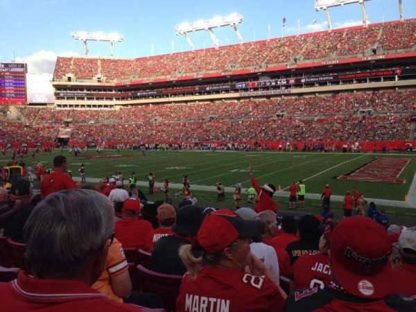 Raymond James Stadium, bloc: 115, rangée: R, place: 9