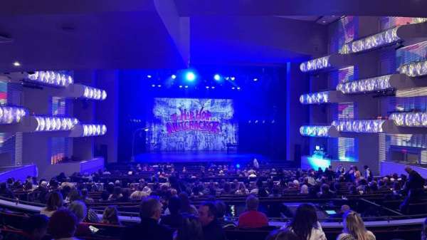 Muriel Kauffman Theatre, bloc: Parterre LC, rangée: FF, place: 114