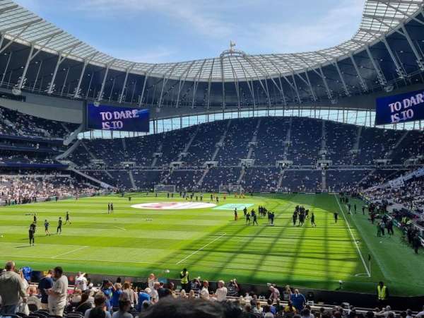 Tottenham Hotspur Stadium, bloc: 110, rangée: 28, place: 305