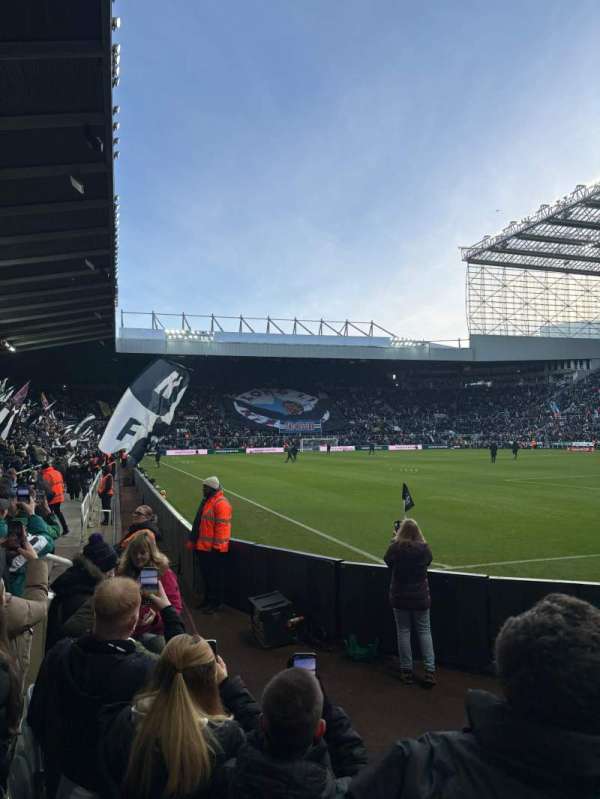 St James' Park, bloc: LEC-J, rangée: DD, place: 25