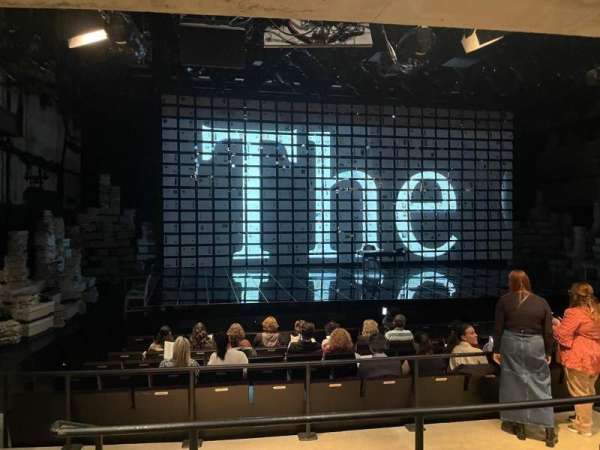 The Newman Mills Theater, bloc: Orchestra, rangée: J, place: 2