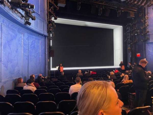 Hayes Theater, bloc: Orchestra L, rangée: O, place: 9