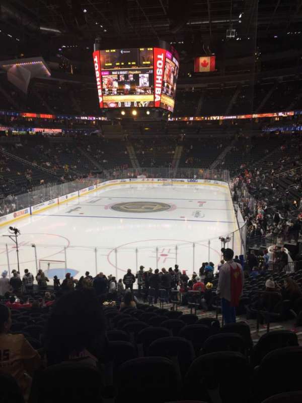 T-Mobile Arena, bloc: 1, rangée: V, place: 18