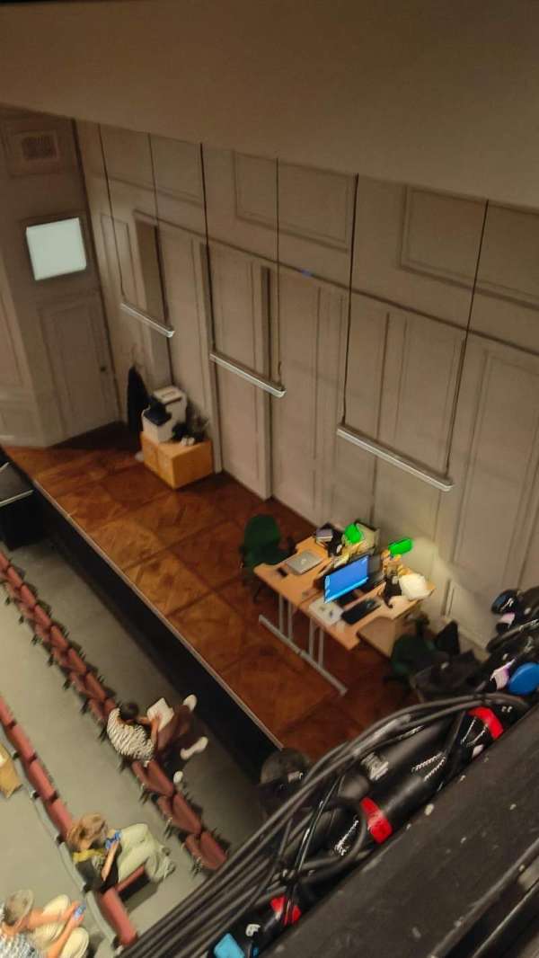 Dorfman Theatre, bloc: Gallery, rangée: R, place: 10