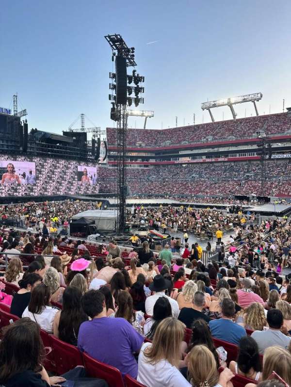 Raymond James Stadium, bloc: 137, rangée: U, place: 12