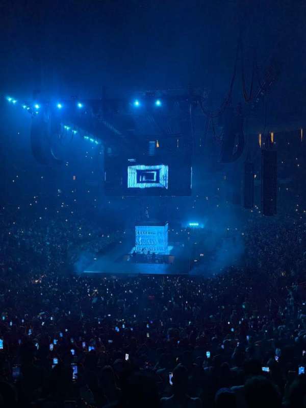 Prudential Center, bloc: 3, rangée: WC, place: 7
