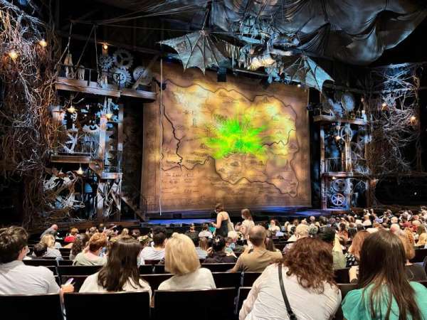 Gershwin Theatre, bloc: Orchestra L, rangée: M, place: 13